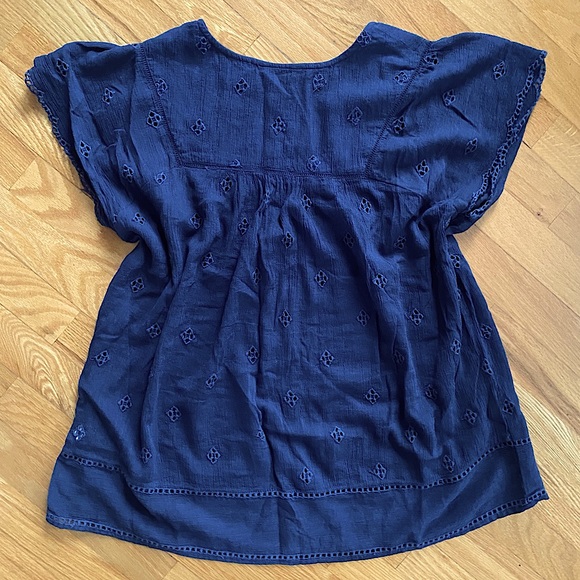 Detailed navy blouse - Picture 3 of 3